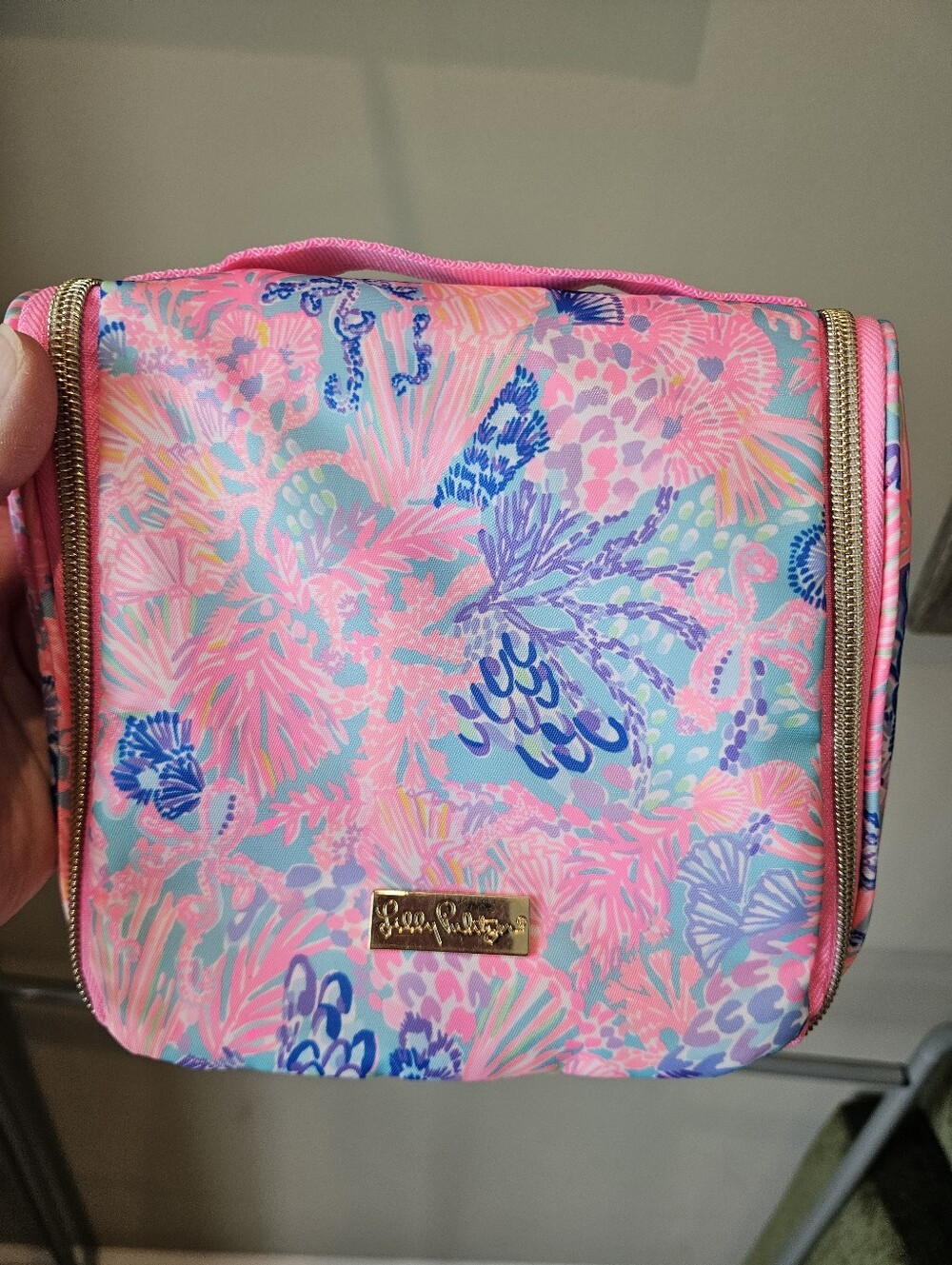 Lilly Pulitzer Printed Hanging Travel Case Kit Splendor in the Sand - No bottles